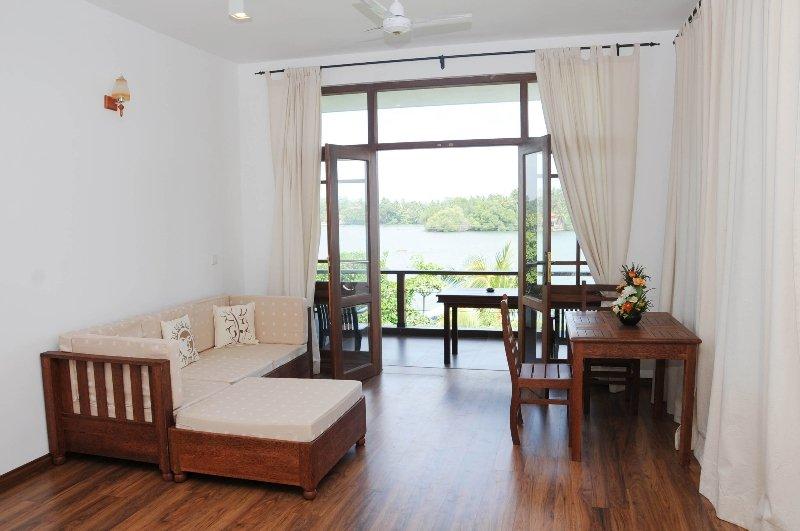Thumbelina Apartments & Hotel Алутгама Экстерьер фото