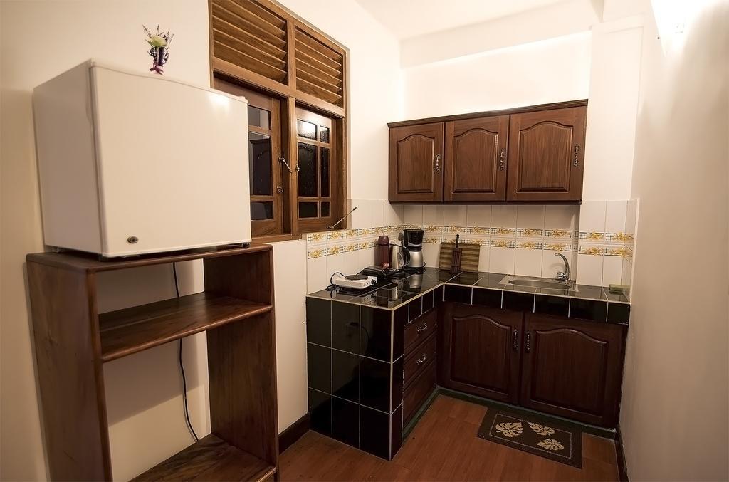 Thumbelina Apartments & Hotel Алутгама Экстерьер фото