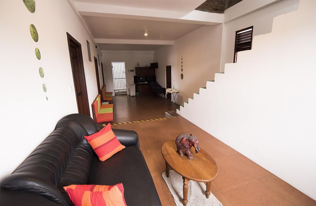 Thumbelina Apartments & Hotel Алутгама Экстерьер фото
